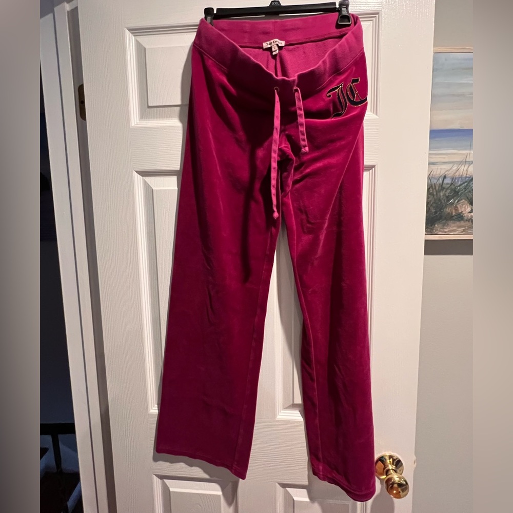Cute maroon juicy couture velour track pants , great condition size M
